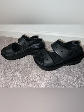 CROCS Black Mega Crush Sandals